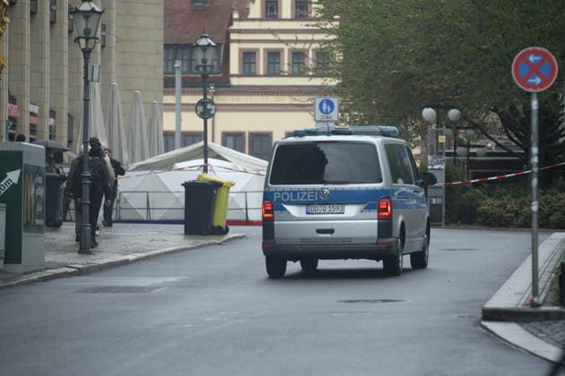 Leipzig city center cordoned off over a wide area to secure evidence A 33-year-old man from Leipzig crashed his car into a crowd of people in the pedestrian zone of Leipzig city center on Monday Two people were killed and numerous injured Only a bollard stopped the car at the end of Grimmaische Straße Leipzig, 05 05 2026 Copyright: xAgenturxMatthiasxWehnertx xM.xGränzdörferx