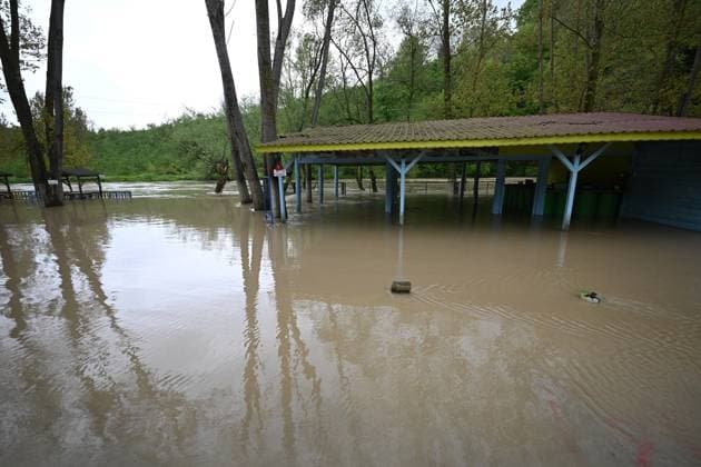 Flooding hits northwestern Turkiye after days of heavy rain DUZCE, TURKIYE - MAY 05: A view shows flooded agricultural land and businesses after heavy rainfall caused the Melen River to overflow in Cumayeri, Duzce, Turkiye, on May 05, 2026. Intermittent downpours lasting four days led to flooding in the Dokuzdegirmen area, affecting farmland and local enterprises. Omer Urer Anadolu Duzce Turkey. Editorial use only. Please get in touch for any other usage.  Copyright: x2026xAnadoluxOmerxUrerx