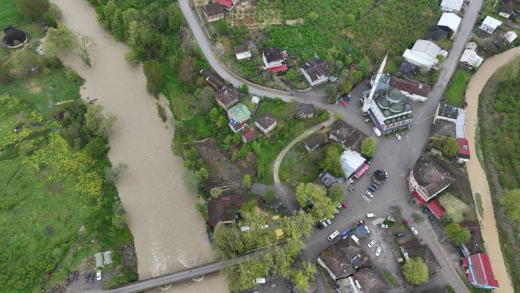 Flooding hits northwestern Turkiye after days of heavy rain DUZCE, TURKIYE - MAY 05: An aerial view shows flooded agricultural land and businesses after heavy rainfall caused the Melen River to overflow in Cumayeri, Duzce, Turkiye, on May 05, 2026. Intermittent downpours lasting four days led to flooding in the Dokuzdegirmen area, affecting farmland and local enterprises. Omer Urer Anadolu Duzce Turkey. Editorial use only. Please get in touch for any other usage.  Copyright: x2026xAnadoluxOmerxUrerx