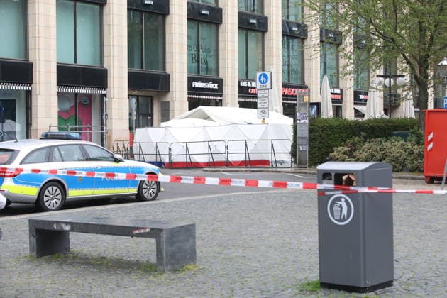 Leipzig city center cordoned off over a wide area to secure evidence A 33-year-old man from Leipzig crashed his car into a crowd of people in the pedestrian zone of Leipzig city center on Monday Two people were killed and numerous injured Only a bollard stopped the car at the end of Grimmaische Straße Leipzig, 05 05 2026 Copyright: xAgenturxMatthiasxWehnertx xM.xGränzdörferx