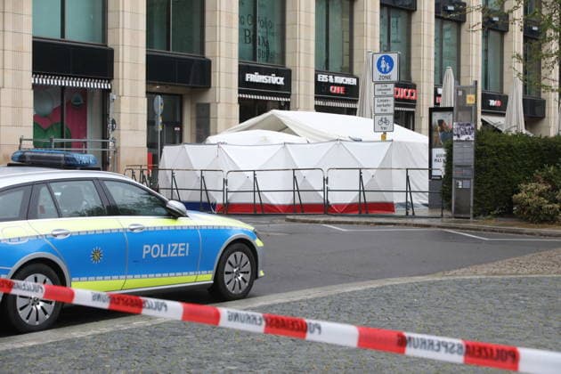 Leipzig city center cordoned off over a wide area to secure evidence A 33-year-old man from Leipzig crashed his car into a crowd of people in the pedestrian zone of Leipzig city center on Monday Two people were killed and numerous injured Only a bollard stopped the car at the end of Grimmaische Straße Leipzig, 05 05 2026 Copyright: xAgenturxMatthiasxWehnertx xM.xGränzdörferx