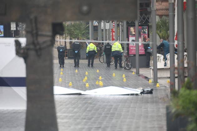 Leipzig city center cordoned off over a wide area to secure evidence A 33-year-old man from Leipzig crashed his car into a crowd of people in the pedestrian zone of Leipzig city center on Monday Two people were killed and numerous injured Only a bollard stopped the car at the end of Grimmaische Straße Leipzig, 05 05 2026 Copyright: xAgenturxMatthiasxWehnertx xM.xGränzdörferx