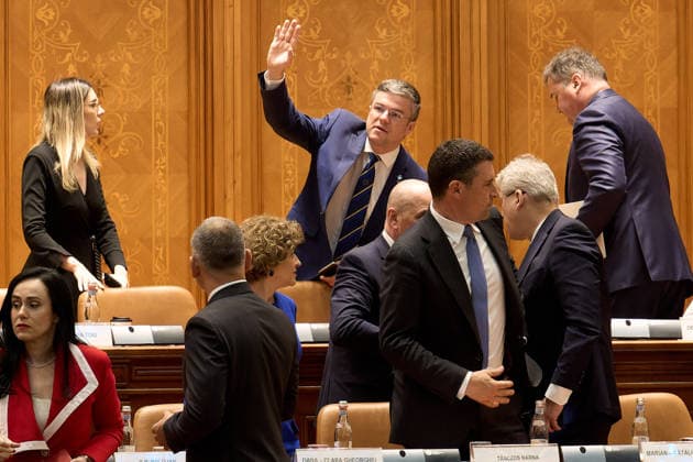 PM Bolojan Dismissed as Romanian Government, Bucharest, Romania Bucharest, Romania. 5th May, 2026: Irineu Darau (C), Minister of Economy, attends the vote on the motion of no confidence filed against the Romanian Government by PSD, AUR, and PACE at the Romanian Parliament The government was dismissed following the vote. Bucharest Romania Copyright: xLucianxAlecux