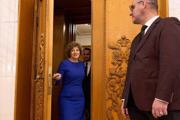 PM Bolojan Dismissed as Romanian Government, Bucharest, Romania Bucharest, Romania. 5th May, 2026: Oana Gheorghiu, Romanian Deputy Prime Minister, leaves the Romanian Parliament after the vote on the motion of no confidence filed against the Romanian Government by PSD, AUR, and PACE. The government was dismissed following the vote. Bucharest Romania Copyright: xLucianxAlecux