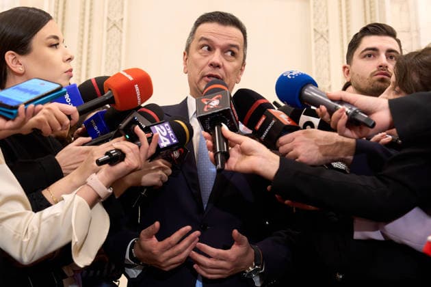 PM Bolojan Dismissed as Romanian Government, Bucharest, Romania Bucharest, Romania. 5th May, 2026: Social Democratic Party (PSD) leader Sorin Grindeanu (C) speaks to the press after the vote on the motion of no confidence filed against the Romanian Government by PSD, AUR, and PACE at the Romanian Parliament. The government was dismissed following the vote. Bucharest Romania Copyright: xLucianxAlecux