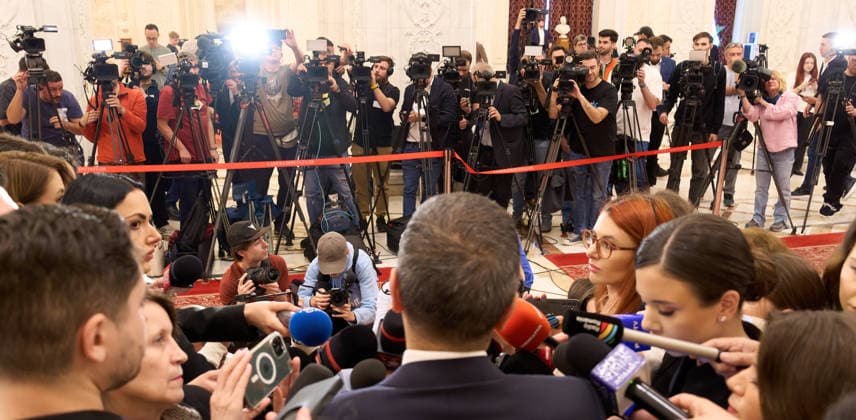 PM Bolojan Dismissed as Romanian Government, Bucharest, Romania Bucharest, Romania. 5th May, 2026: Social Democratic Party (PSD) leader Sorin Grindeanu (C) speaks to the press after the vote on the motion of no confidence filed against the Romanian Government by PSD, AUR, and PACE at the Romanian Parliament. The government was dismissed following the vote. Bucharest Romania Copyright: xLucianxAlecux