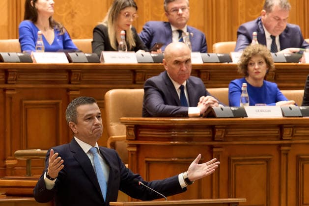 PM Bolojan Dismissed as Romanian Government, Bucharest, Romania Bucharest, Romania. 5th May, 2026: Social Democratic Party (PSD) leader Sorin Grindeanu (L) gives his speech during the vote on the motion of no confidence filed against the Romanian Government by PSD, AUR, and PACE at the Romanian Parliament. The government was dismissed following the vote. Bucharest Romania Copyright: xLucianxAlecux