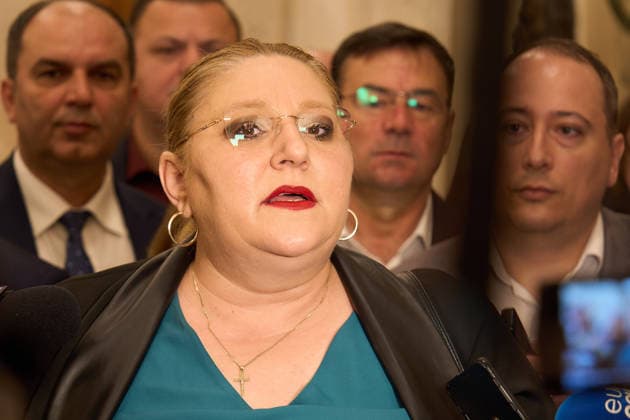 PM Bolojan Dismissed as Romanian Government, Bucharest, Romania Bucharest, Romania. 5th May, 2026: SOS MEP Diana Iovanovici Sosoaca speaks to the press during the vote on the motion of no confidence filed against the Romanian Government by PSD, AUR, and PACE at the Romanian Parliament. The government was dismissed following the vote. Bucharest Romania Copyright: xLucianxAlecux