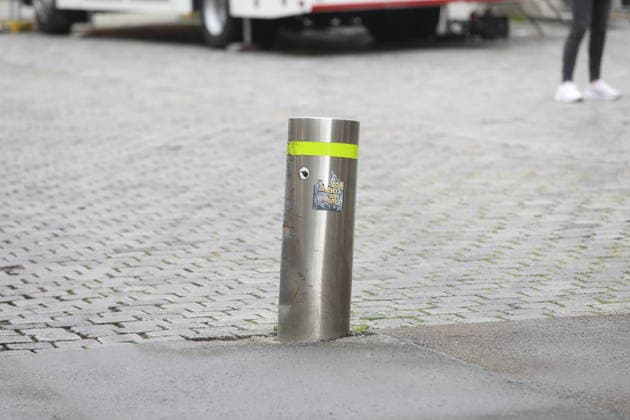 Leipzig city center cordoned off over a wide area to secure evidence A 33-year-old man from Leipzig crashed his car into a crowd of people in the pedestrian zone of Leipzig city center on Monday Two people were killed and numerous injured Only a bollard stopped the car at the end of Grimmaische Straße Leipzig, 05 05 2026 Copyright: xAgenturxMatthiasxWehnertx xM.xGränzdörferx