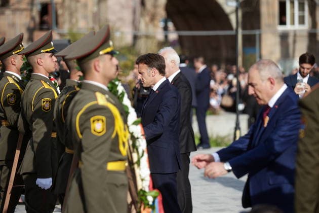 ARMENIA, GYUMRI - MAY 5, 2026: Emmanuel Macron, President of France, and Nikol Pashinyan (L-R middle), Prime Minister of Armenia, attend a ceremony to lay flowers at the memorial to the 1988 Spitak earthquake titled For the Innocent Victims, For the Merciful Hearts and situated in Vardanants Square Gyumri Armenia  - ZUMAt113 20260505_zaa_t113_300 Copyright: xAlexanderxPatrinx