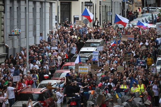 Rally and march in support of public Czech Radio and Czech Television, organised by Million Moments association, took place at the Old Town Square, Prague, Czech Republic, on May 5, 2026. March to proceed to Czech Radio building. (CTKxPhoto MichaelaxRihova) CTKPhotoP2026050507828  CTKPhotoP2026050507828