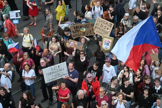 Rally and march in support of public Czech Radio and Czech Television, organised by Million Moments association, took place at the Old Town Square, Prague, Czech Republic, on May 5, 2026. Participants of the march in front of the Czech Radio building in Vinohrady. (CTKxPhoto MichaelaxRihova) CTKPhotoP2026050507925  CTKPhotoP2026050507925