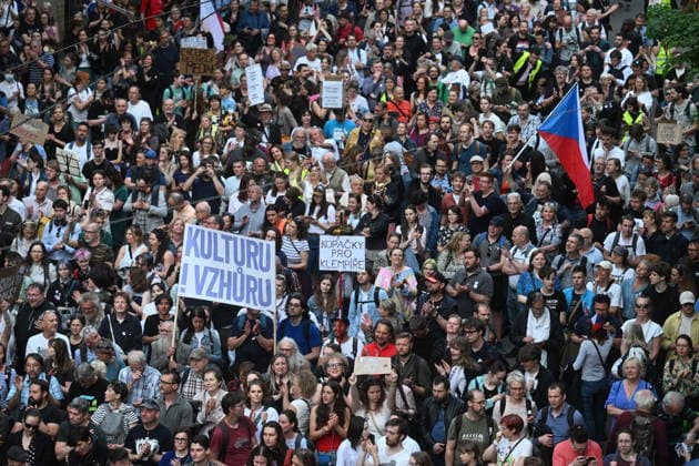 Rally and march in support of public Czech Radio and Czech Television, organised by Million Moments association, took place at the Old Town Square, Prague, Czech Republic, on May 5, 2026. Participants of the march in front of the Czech Radio building in Vinohrady. (CTKxPhoto MichaelaxRihova) CTKPhotoP2026050508019  CTKPhotoP2026050508019
