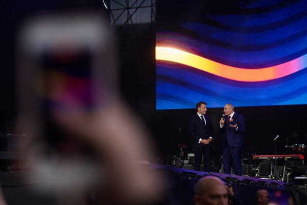 ARMENIA, GYUMRI - MAY 5, 2026: Emmanuel Macron (L), President of France, and Nikol Pashinyan, Prime Minister of Armenia, appear on stage during a concert titled Musical Bridge: Armenia - France and held in Vardanants Square to mark friendship between the two countries. Alexander Patrin TASS  92082948