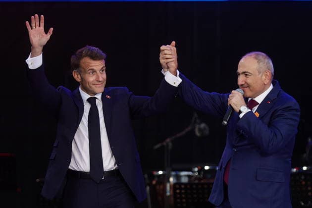 ARMENIA, GYUMRI - MAY 5, 2026: Emmanuel Macron (L), President of France, and Nikol Pashinyan, Prime Minister of Armenia, appear on stage during a concert titled Musical Bridge: Armenia - France and held in Vardanants Square to mark friendship between the two countries Gyumri Armenia  - ZUMAt113 20260505_zaa_t113_354 Copyright: xAlexanderxPatrinx