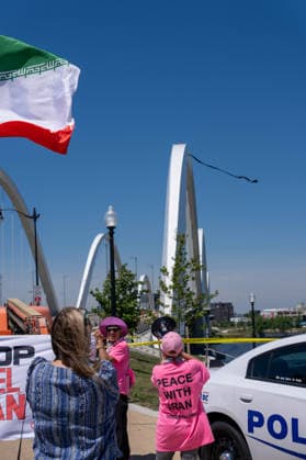 May 5, 2026, Frederick Douglas Bridge, Dc, United States: Activist Guido Reichstadter remains atop the Frederick Douglas South Capitol Street Bridge in Washington, DC on May 5, 2026. Reichstadter is protesting the war in Iran and artificial intelligence. Frederick Douglas Bridge United States - ZUMAl312 20260505_znp_l312_014 Copyright: xAndrewxLeydenx