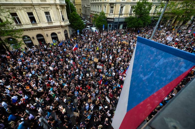 Rally and march in support of public Czech Radio and Czech Television, organised by Million Moments association, took place at the Old Town Square, Prague, Czech Republic, on May 5, 2026. Participants of the march in front of the Czech Radio building in Vinohrady. (CTKxPhoto MichaelaxRihova) CTKPhotoP2026050508356  CTKPhotoP2026050508356