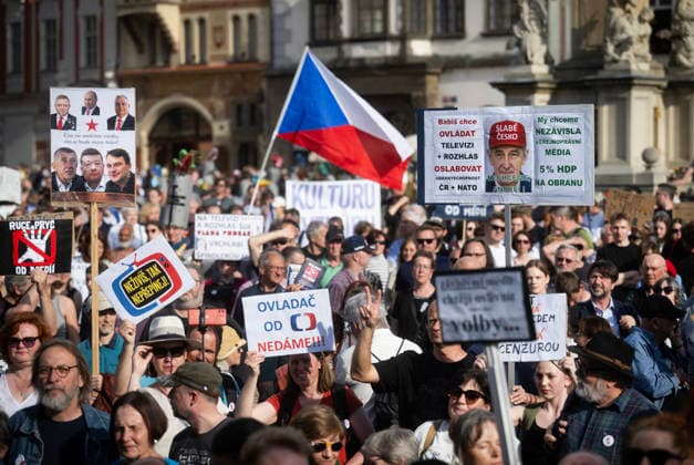 Rally and march in support of public Czech Radio and Czech Television, organised by Million Moments association, took place at the Old Town Square, Prague, Czech Republic, on May 5, 2026. March to proceed to Czech Radio building. (CTKxPhoto MichaelaxRihova) CTKPhotoP2026050508546  CTKPhotoP2026050508546