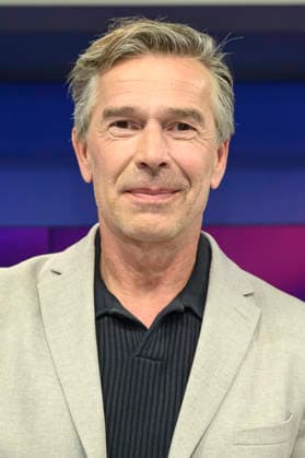v l Dirk Steffens science journalist and presenter , GER, Berlin, Studio, as a guest on Maischberger, political talk show, TV, format, with presenter Sandra Maischberger, Das Erste, from Adlershof Am Studio 20, 05 May 2026, Copyright: HMBxMedia UwexKoch
