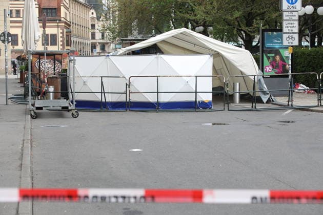 Leipzig city center cordoned off over a wide area to secure evidence A 33-year-old man from Leipzig crashed his car into a crowd of people in the pedestrian zone of Leipzig city center on Monday Two people were killed and numerous injured Only a bollard stopped the car at the end of Grimmaische Straße Leipzig, 05 05 2026 Copyright: xAgenturxMatthiasxWehnertx xM.xGränzdörferx