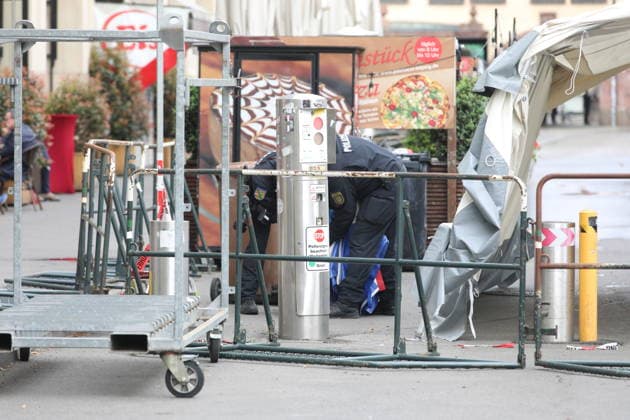 Leipzig city center cordoned off over a wide area to secure evidence A 33-year-old man from Leipzig crashed his car into a crowd of people in the pedestrian zone of Leipzig city center on Monday Two people were killed and numerous injured Only a bollard stopped the car at the end of Grimmaische Straße Leipzig, 05 05 2026 Copyright: xAgenturxMatthiasxWehnertx xM.xGränzdörferx