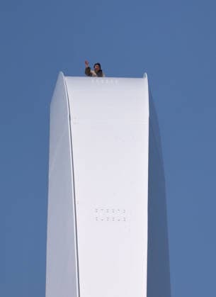 May 5, 2026, Washington, District Of Columbia, USA: Activist Guido Reichstadter stands and waves to other protesters down on the ground as he remains atop the Frederick Douglass Memorial Bridge in Washington DC, USA, on May 05, 2026. Reichstadter climbed onto the bridge on May 1 and has remained there in protest of what he described as the Trump regime s war in Iran and against AI development. Washington USA - ZUMAs337 20260505_znp_s337_014 Copyright: xGentxShkullakux