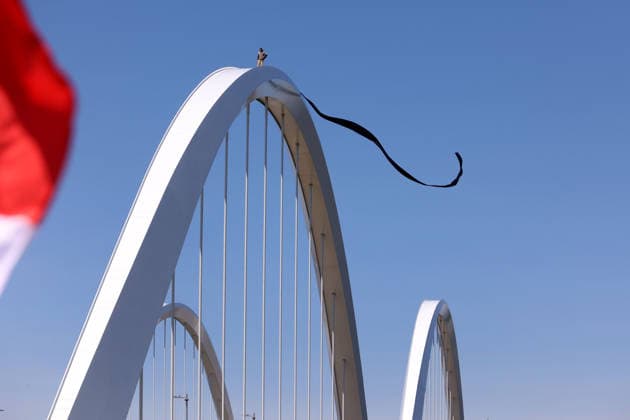 May 5, 2026, Washington, District Of Columbia, USA: Activist Guido Reichstadter stands atop the Frederick Douglass Memorial Bridge as protesters below hold Iranian and Palestinian flags in Washington DC, USA, on May 05, 2026. Reichstadter climbed onto the bridge on May 1 and has remained there in protest of what he described as the Trump regime s war in Iran and against AI development. Washington USA - ZUMAs337 20260505_znp_s337_006 Copyright: xGentxShkullakux