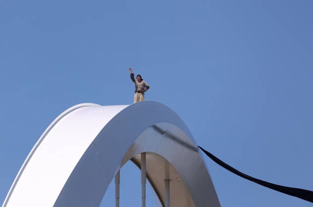 May 5, 2026, Washington, District Of Columbia, USA: Activist Guido Reichstadter stands and waves to other protesters down on the ground as he remains atop the Frederick Douglass Memorial Bridge in Washington DC, USA, on May 05, 2026. Reichstadter climbed onto the bridge on May 1 and has remained there in protest of what he described as the Trump regime s war in Iran and against AI development. Washington USA - ZUMAs337 20260505_znp_s337_002 Copyright: xGentxShkullakux