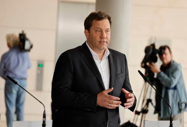 Lars Klingbeil, SPD, Federal Minister of Finance, Germany, Berlin, Reichstag, SPD parliamentary group, press conference