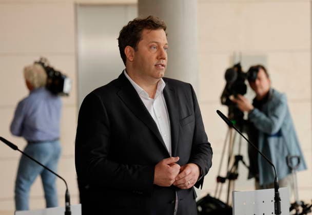 Lars Klingbeil, SPD, Federal Minister of Finance, Germany, Berlin, Reichstag, SPD parliamentary group, press conference