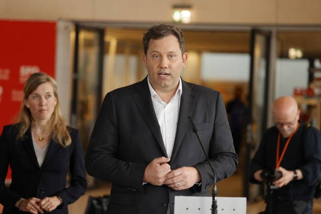 Lars Klingbeil, SPD, Federal Minister of Finance, Germany, Berlin, Reichstag, SPD parliamentary group, press conference