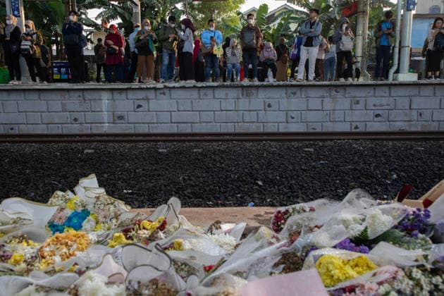 May 5, 2026, Bekasi Timur, West Java, Indonesia: East Bekasi, West Java, Indonesia, Tuesday, May 5, 2026: Flowers continue to fill the site of the train accident at East Bekasi Station, which claimed the lives of 14 victimsâ€all of whom were women. Expressions of condolence written on small slips of paper are visible throughout the station. Commuter line passengers passing through the station pause to look, offer prayers, or lay down flowers as a sign of grief. Bekasi Timur Indonesia - ZUMAh128 20260505_zap_h128_008 Copyright: xDonalxHusnix