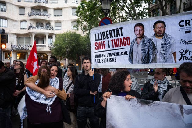 May 5, 2026, Barcelona, Barcelona, Spain: Protesters at the EU headquarters in Barcelona demand the release of Global Sumud Flotilla activists Saif Abukeshek and Thiago oÂvila, whose detention in Israel was extended for six more days. The group was intercepted in international waters while sailing to Gaza. Barcelona Spain  - ZUMAa239 20260505_zip_a239_002 Copyright: xMarcxAsensioxClupesx