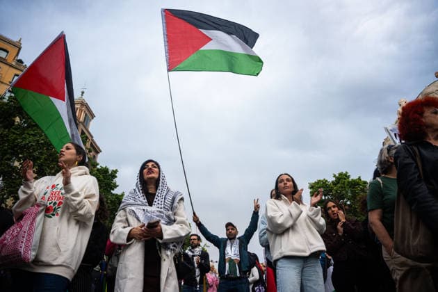 May 5, 2026, Barcelona, Barcelona, Spain: Protesters at the EU headquarters in Barcelona demand the release of Global Sumud Flotilla activists Saif Abukeshek and Thiago oÂvila, whose detention in Israel was extended for six more days. The group was intercepted in international waters while sailing to Gaza. Barcelona Spain  - ZUMAa239 20260505_zip_a239_007 Copyright: xMarcxAsensioxClupesx