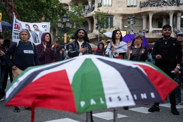 May 5, 2026, Barcelona, Barcelona, Spain: Protesters at the EU headquarters in Barcelona demand the release of Global Sumud Flotilla activists Saif Abukeshek and Thiago oÂvila, whose detention in Israel was extended for six more days. The group was intercepted in international waters while sailing to Gaza. Barcelona Spain  - ZUMAa239 20260505_zip_a239_014 Copyright: xMarcxAsensioxClupesx