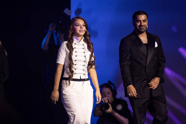 Hamburg, OMR Festival Hamburg, 05 05 2026 The 15-year-old singer and influencer Zahide together with her manager Serdar Bogatekin on her way to the OMR Conference Stage