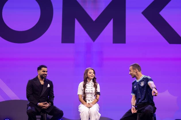 Hamburg, OMR Festival Hamburg, 05 05 2026 The 15-year-old singer and influencer Zahide together with her manager Serdar Bogatekin and presenter Kai Pflaume on the OMR Conference Stage