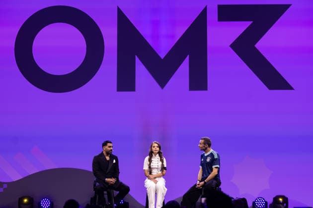 Hamburg, OMR Festival Hamburg, 05 05 2026 The 15-year-old singer and influencer Zahide together with her manager Serdar Bogatekin and presenter Kai Pflaume on the OMR Conference Stage