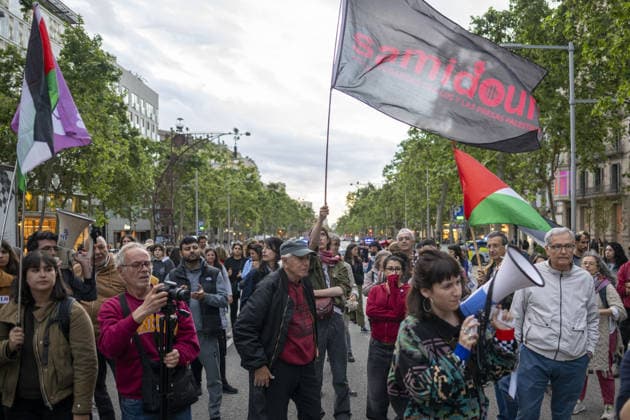 Protesters gather outside the EU offices over detention of Freedom Flotilla activists in Barcelona BARCELONA, SPAIN - MAY 05: Protesters, carrying Palestinian flags and signs, gather outside the European Commission headquarters to protest against the continued detention of Freedom Flotilla activists Saif Abukeshek and Thiago Avila by Israeli authorities in Barcelona, Spain, on May 5, 2026. During the rally, speakers also criticized the European Union for what they called its silence regarding the situation of the two activists chanting against the Israeli government and in support of Palestine were heard throughout the protest. Lorena Sopena Lopez Anadolu Barcelona Spain. Editorial use only. Please get in touch for any other usage.  Copyright: x2026xAnadoluxLorenaxSopenaxLopezx