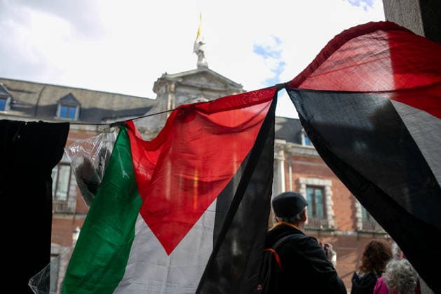 Demonstration for the freedom of Global Sumud Flotilla activists Saif Abu Keshek and Thiago Ávila in Madrid, Spain - 5 May 2026 Palestinian flags wave in front of the Ministry of Foreign Affairs during a Pro-Palestian rally. Protesters gather in front of the Ministry of Foreign Affairs in Madrid, to demand the release of Global Sumud Flotilla activists Saif Abu Keshek and Thiago Ávila. Brazilian activist Thiago Ávila and Spanish-Palestinian Saif Abu Keshek were intercepted on Thursday while traveling with the Global Sumud Flotilla to the Gaza Strip and are currently being held in Israel for questioning. Madrid Spain Copyright: xDavidxCanalesx xSOPAxImagesx DCFlotilla260505-21