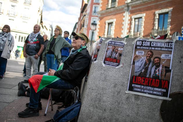 Demonstration for the freedom of Global Sumud Flotilla activists Saif Abu Keshek and Thiago Ávila in Madrid, Spain - 5 May 2026 Posters are seen calling for the release of activists Thiago Ávila and Saif Abu Keshek during the Pro-Palestinian rally. Protesters gather in front of the Ministry of Foreign Affairs in Madrid, to demand the release of Global Sumud Flotilla activists Saif Abu Keshek and Thiago Ávila. Brazilian activist Thiago Ávila and Spanish-Palestinian Saif Abu Keshek were intercepted on Thursday while traveling with the Global Sumud Flotilla to the Gaza Strip and are currently being held in Israel for questioning. Madrid Spain Copyright: xDavidxCanalesx xSOPAxImagesx DCFlotilla260505-28