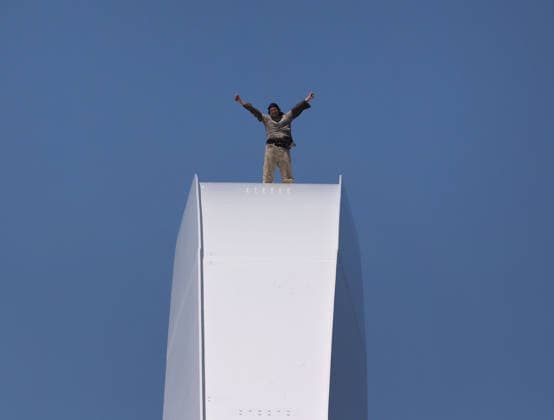 Activist Protesting Iran War Atop Frederick Douglass Bridge, in Washington DC, USA.Activist Protesting Iran War Atop Frederick Douglass Bridge, in Washington DC, USA. Activist Guido Reichstadter stands and waves to other protesters down on the ground as he remains atop the Frederick Douglass Memorial Bridge in Washington DC, USA, on May 05, 2026. Reichstadter climbed onto the bridge on May 1 and has remained there in protest of what he described as the Trump regime s war in Iran and against AI development. Washington USA  Copyright: xMatrixxImagesx xGentxShkullakux