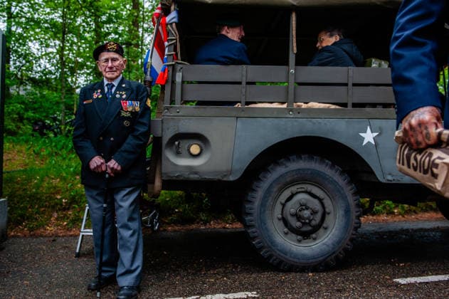 Liberation Day parade held in Wageningen - 05 May 2026 A war veteran is waiting outside his car to start the parade. The Liberation Parade reunites veterans and military successors to pay tribute to all those who gave their lives during WWII and to international military cooperation. Like in previous years, Canadian and English WWII veterans led the parade. Wageningen Netherlands Copyright: xAnaxFernandezx xSOPAxImagesx Ana_Fernandez_05052026_LiberationDayWageningen_001