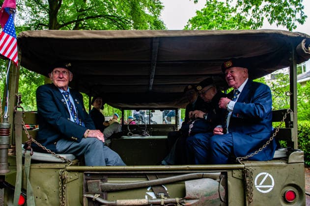 Liberation Day parade held in Wageningen - 05 May 2026 War veterans are waiting to start the parade. The Liberation Parade reunites veterans and military successors to pay tribute to all those who gave their lives during WWII and to international military cooperation. Like in previous years, Canadian and English WWII veterans led the parade. Wageningen Netherlands Copyright: xAnaxFernandezx xSOPAxImagesx Ana_Fernandez_05052026_LiberationDayWageningen_002