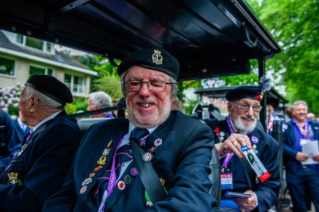Liberation Day parade held in Wageningen - 05 May 2026 A WWII British man is posing for the media. The Liberation Parade reunites veterans and military successors to pay tribute to all those who gave their lives during WWII and to international military cooperation. Like in previous years, Canadian and English WWII veterans led the parade. Wageningen Netherlands Copyright: xAnaxFernandezx xSOPAxImagesx Ana_Fernandez_05052026_LiberationDayWageningen_003