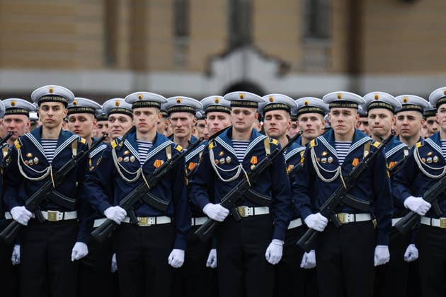 Rehearsal for the 81st Victory Day Parade in St. Petersburg, Russia - 05 May 2026 A formation of naval personnel in dress uniforms and white caps stands on Palace Square during a rehearsal for the military parade dedicated to the 81st anniversary of Victory in World War II. The rehearsal of parade units on foot took place on Palace Square in St. Petersburg in preparation for the 81st anniversary of Victory in the Great Patriotic War. Units of the Leningrad Military District, cadets from military academies, and representatives of law enforcement agencies participated in the training. The specialists practiced their marching skills and drill techniques accompanied by a combined military orchestra. On May 9, 1945 (Moscow time), the Act of Unco Copyright: xArtemxPriakhinx xSOPAxImagesx APR_4864