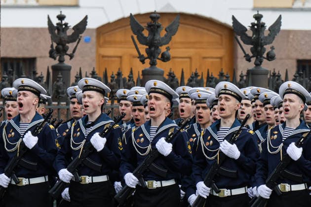 Rehearsal for the 81st Victory Day Parade in St. Petersburg, Russia - 05 May 2026 Naval personnel in dress uniforms sing during a rehearsal for the 81st Victory Day Parade on Palace Square. The rehearsal of parade units on foot took place on Palace Square in St. Petersburg in preparation for the 81st anniversary of Victory in the Great Patriotic War. Units of the Leningrad Military District, cadets from military academies, and representatives of law enforcement agencies participated in the training. The specialists practiced their marching skills and drill techniques accompanied by a combined military orchestra. On May 9, 1945 (Moscow time), the Act of Unconditional Surrender of Germany came into force. For city residents, this date is inex Copyright: xArtemxPriakhinx xSOPAxImagesx APR_6120