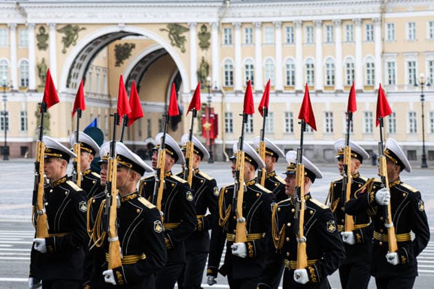 Rehearsal for the 81st Victory Day Parade in St. Petersburg, Russia - 05 May 2026 A ceremonial unit of sailors carrying flags with red pennants marches across Palace Square against the backdrop of the General Staff Building arch during a rehearsal for the 81st Victory Day Parade. The rehearsal of parade units on foot took place on Palace Square in St. Petersburg in preparation for the 81st anniversary of Victory in the Great Patriotic War. Units of the Leningrad Military District, cadets from military academies, and representatives of law enforcement agencies participated in the training. The specialists practiced their marching skills and drill techniques accompanied by a combined military orchestra. On May 9, 1945 (Moscow time), the Act o Copyright: xArtemxPriakhinx xSOPAxImagesx APR_6419