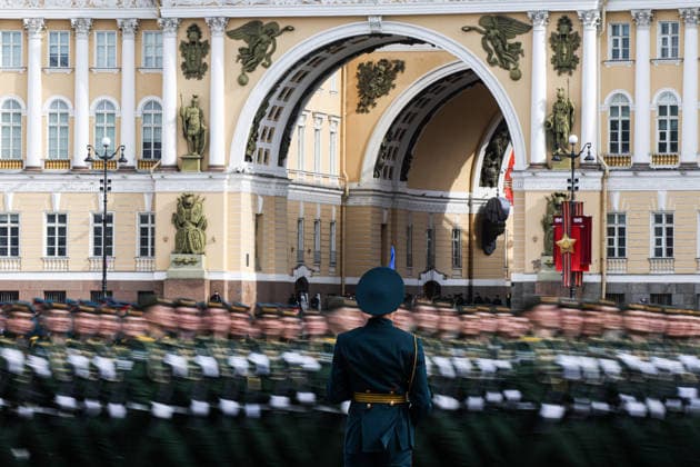 Rehearsal for the 81st Victory Day Parade in St. Petersburg, Russia - 05 May 2026 Military personnel in formation are seen against the backdrop of the General Staff Building arch during a technical rehearsal for the 81st Victory Day Parade on Palace Square. The rehearsal of parade units on foot took place on Palace Square in St. Petersburg in preparation for the 81st anniversary of Victory in the Great Patriotic War. Units of the Leningrad Military District, cadets from military academies, and representatives of law enforcement agencies participated in the training. The specialists practiced their marching skills and drill techniques accompanied by a combined military orchestra. On May 9, 1945 (Moscow time), the Act of Unconditional Surrend Copyright: xArtemxPriakhinx xSOPAxImagesx APR_6866