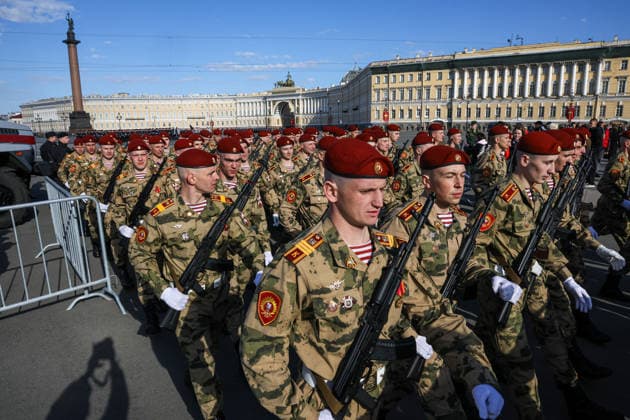 Rehearsal for the 81st Victory Day Parade in St. Petersburg, Russia - 05 May 2026 Servicemen of the Russian National Guard (Rosgvardia) in camouflage uniforms and maroon berets march in formation during a rehearsal for the 81st Victory Day Parade on Palace Square in St. Petersburg. The rehearsal of parade units on foot took place on Palace Square in St. Petersburg in preparation for the 81st anniversary of Victory in the Great Patriotic War. Units of the Leningrad Military District, cadets from military academies, and representatives of law enforcement agencies participated in the training. The specialists practiced their marching skills and drill techniques accompanied by a combined military orchestra. On May 9, 1945 (Moscow time), the Act Copyright: xArtemxPriakhinx xSOPAxImagesx APR_8856